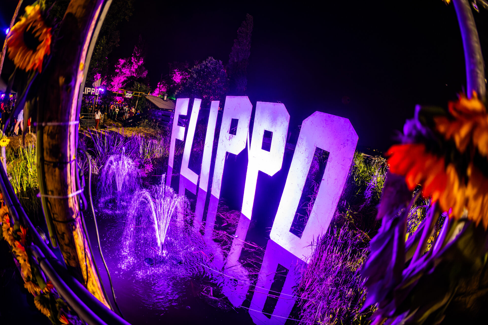 Een bord met Flippo tijdens de jubileumeditie van het Flippofeest: Flippo 30 Years in Shape